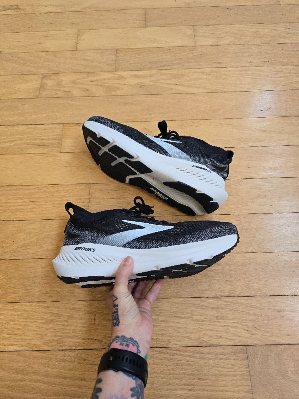 Brooks | Glycerin 23 black sporty running sneakers | MENS 11